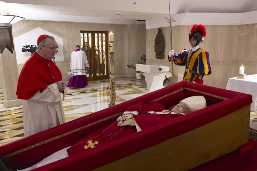 Le pape François est mort : Le Vatican en deuil, le monde catholique orphelin