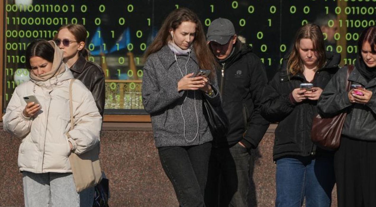 Guerre en Ukraine : la Russie intensifie le contrôle numérique en coupant l’Internet mobile