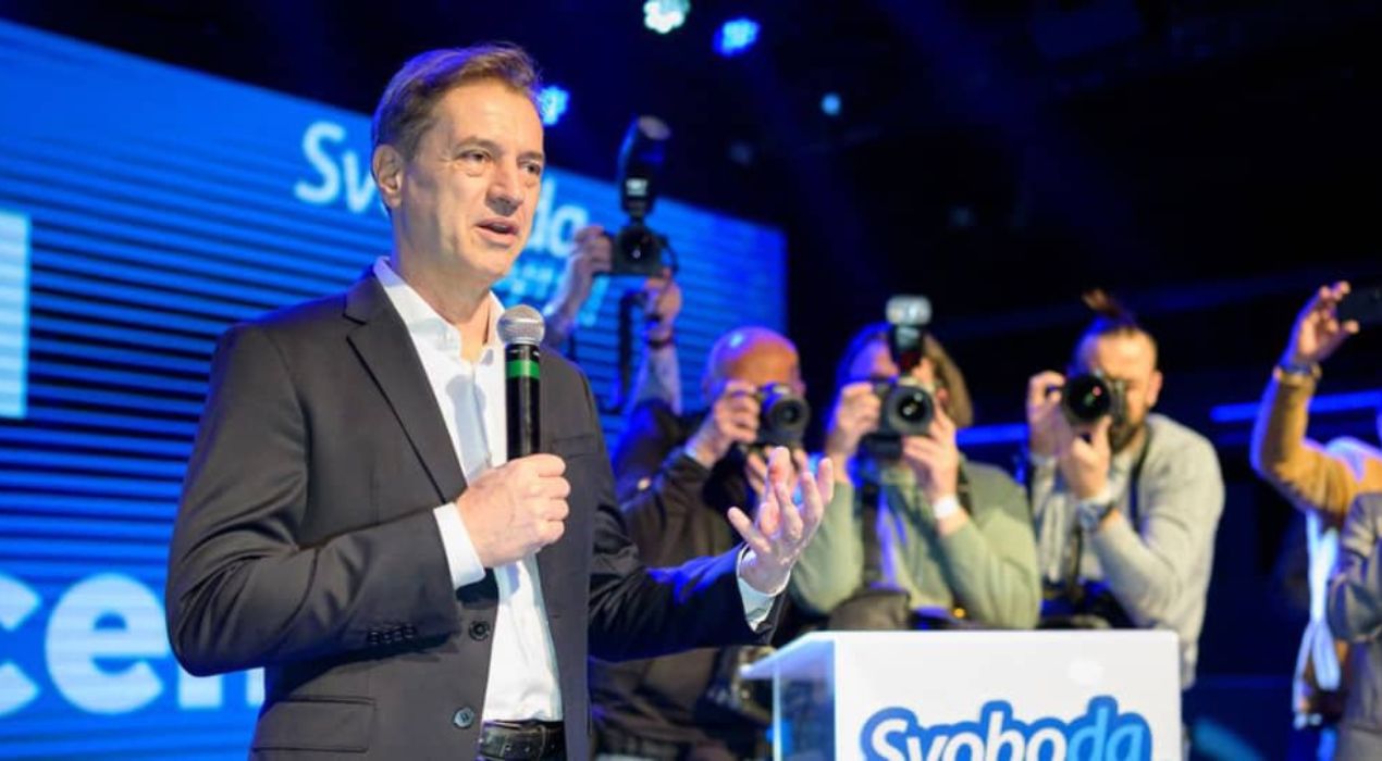 Législatives à Slovénie : Robert Golob revendique une courte victoire et ouvre la voie à des négociations