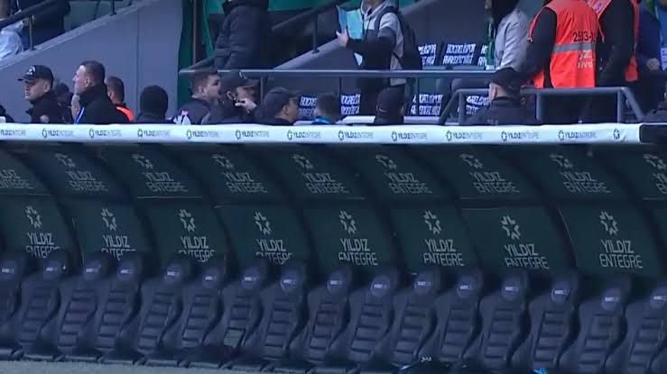 Turquie : le coach vide son banc à la 94e minute, Muleka offre la victoire à Konyaspor