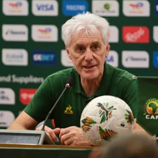 CAN 2025 : Hugo Broos défend…