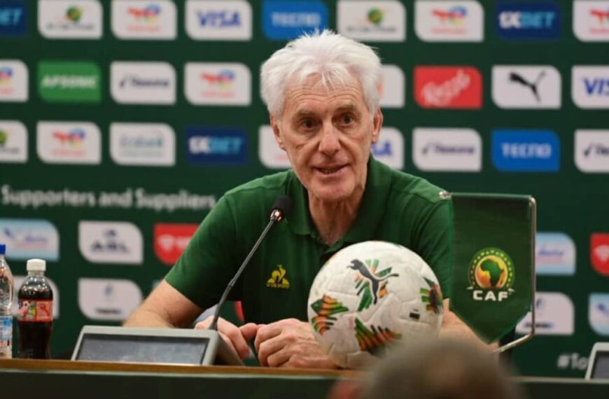 CAN 2025 : Hugo Broos défend…