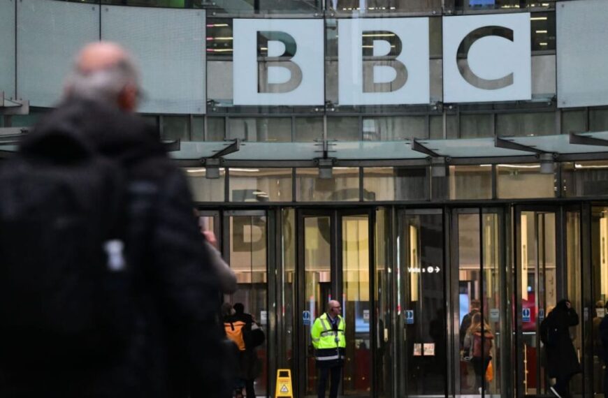 Royaume-Uni : La BBC supprime 2…