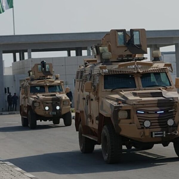 Nigeria : L’armée rend hommage aux…