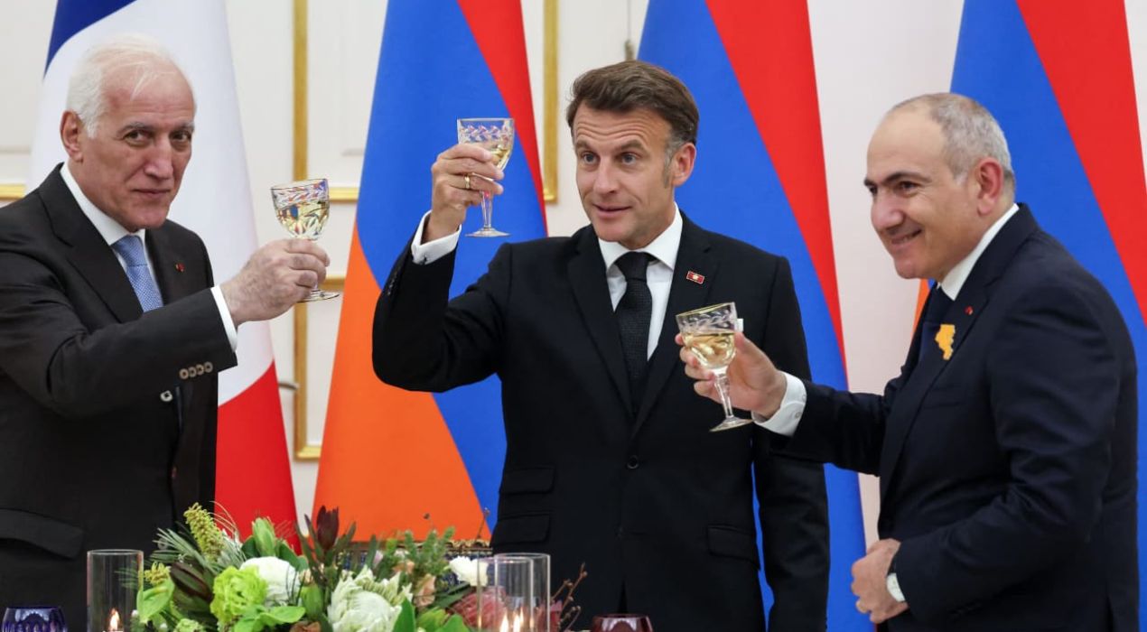 Macron en Arménie : Recueillement et partenariat stratégique