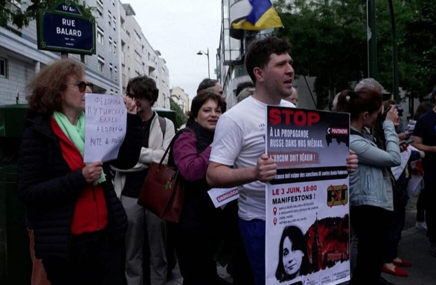 France : Des manifestants dénoncent une influence…