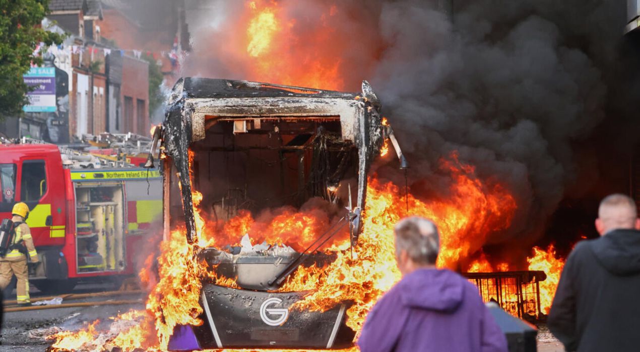 Belfast secouée par des violences anti-immigration meurtrières