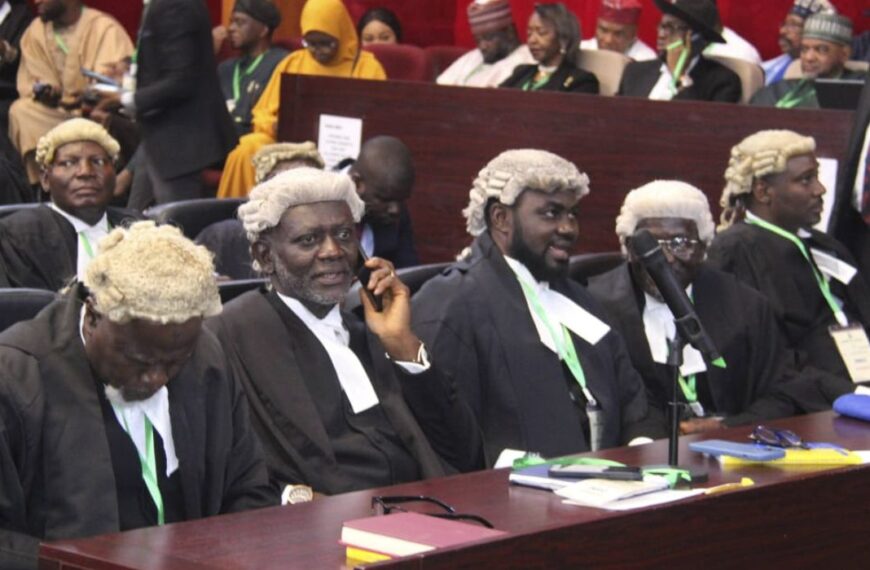 Nigeria : La justice menace de radier…