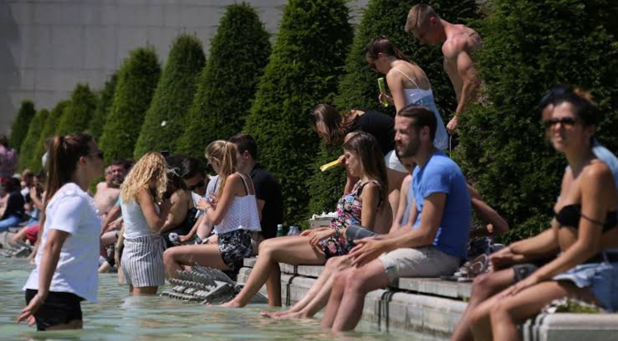 Canicule historique : La France suffoque sous la chaleur