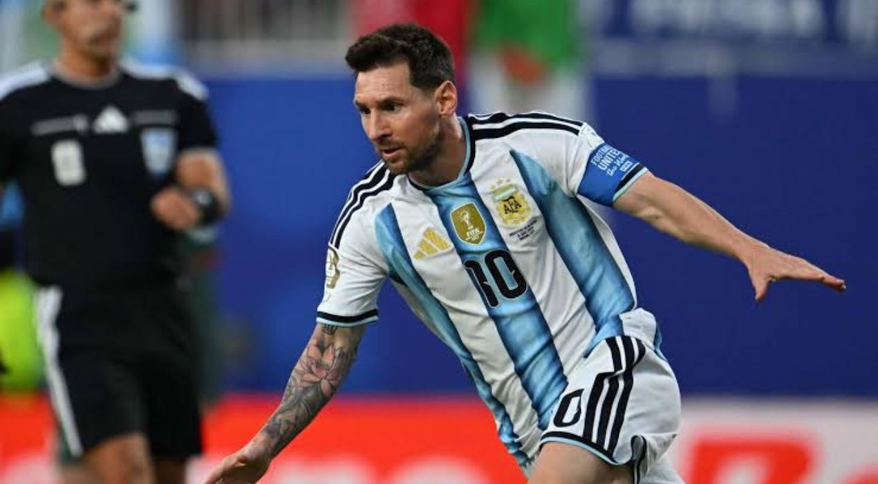 Messi signe un doublé record et qualifie l&rsquo;Argentine en seizièmes