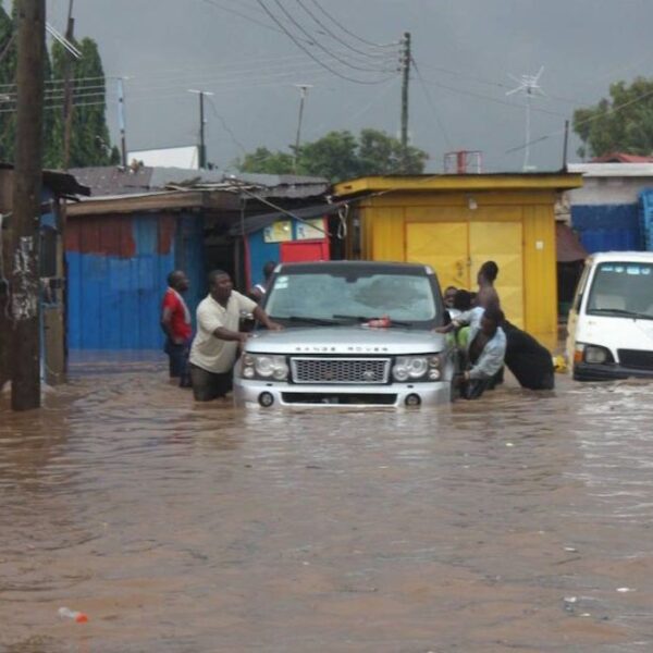 Inondations à Accra : Le…