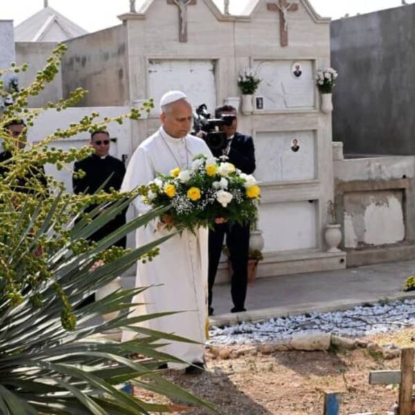 À Lampedusa, le pape Léon…