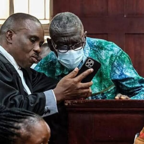 Ouganda : Kizza Besigye refuse les…