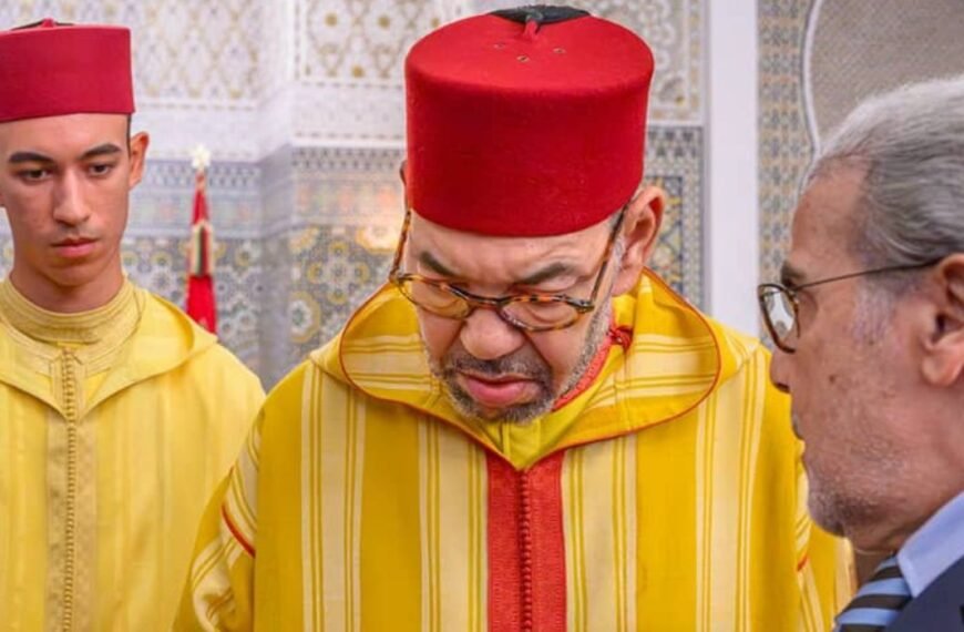 Le Roi se penche sur les…