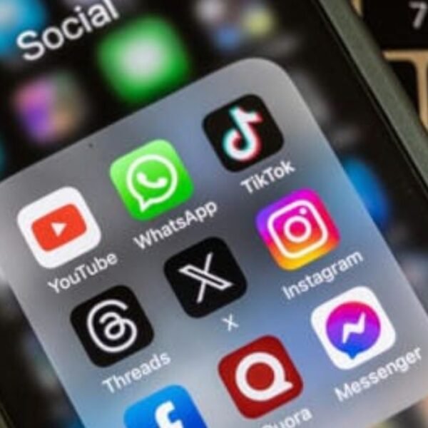 La France interdit les réseaux sociaux…