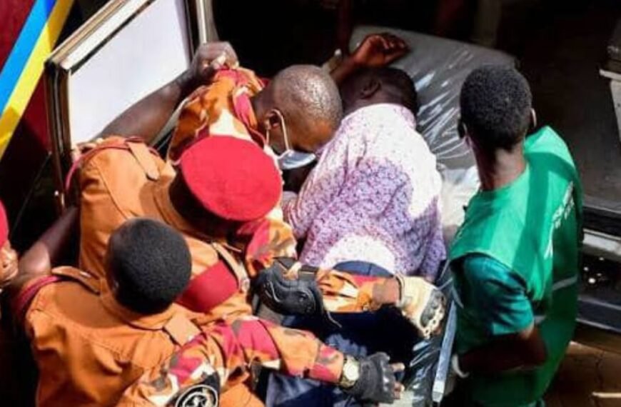 Ouganda : L&rsquo;opposant Besigye s&rsquo;effondre en plein…