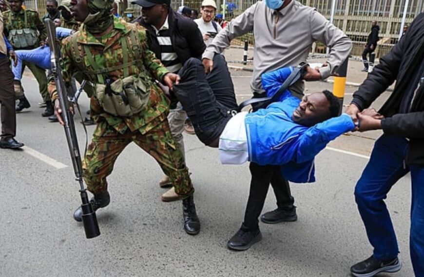 Kenya : La police réprime les marches…