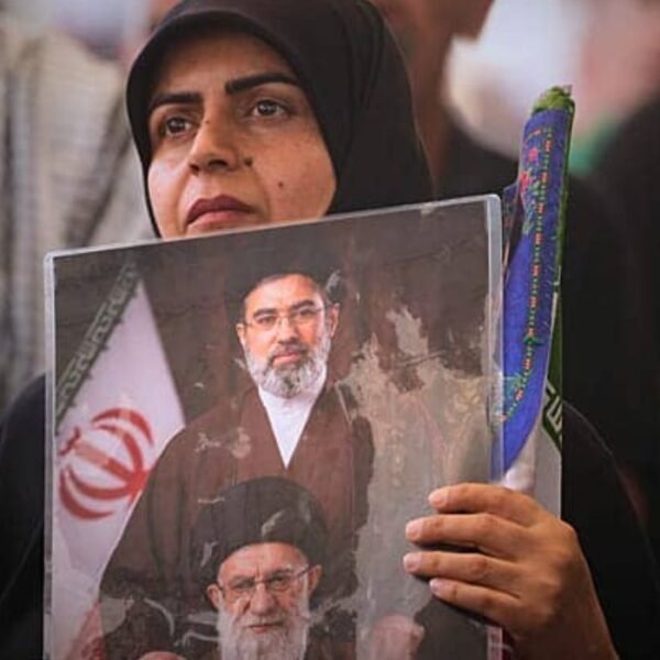 Mort de Khamenei : Téhéran jure…