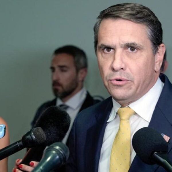 Justice américaine: Todd Blanche cède pour…