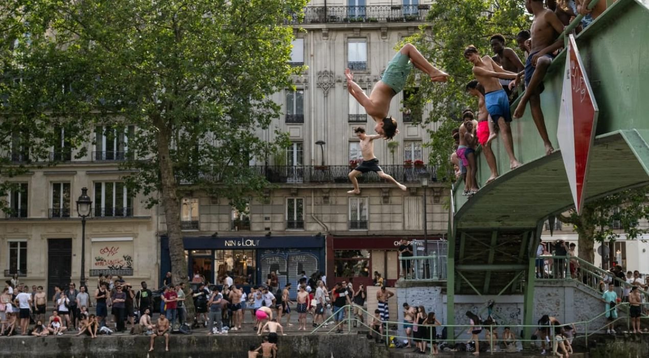 Paris : Les migrants en première ligne face à la canicule