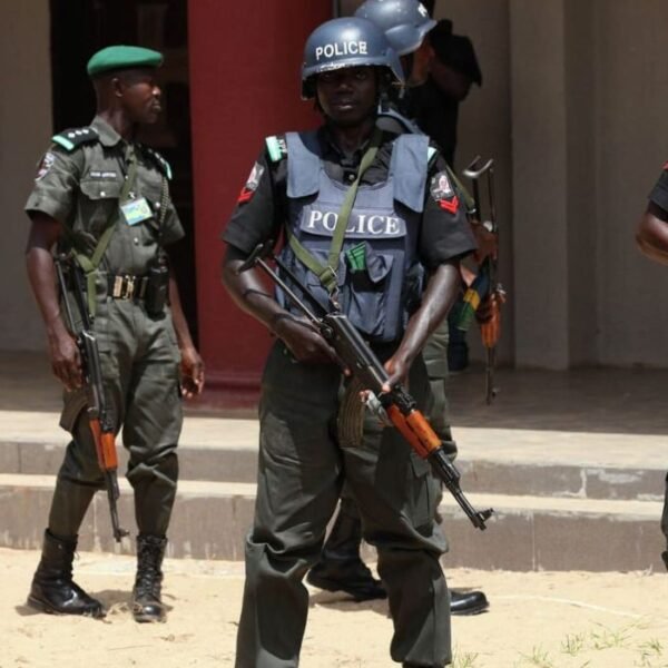 Nigeria : 10 policiers tués…