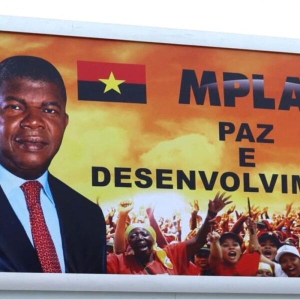 MPLA en Angola : Carneiro écarté,…