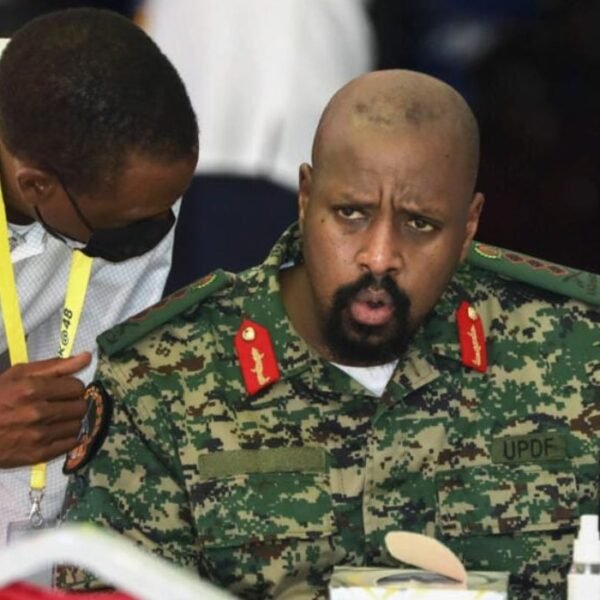 Ouganda : Muhoozi Kainerugaba officialise sa…
