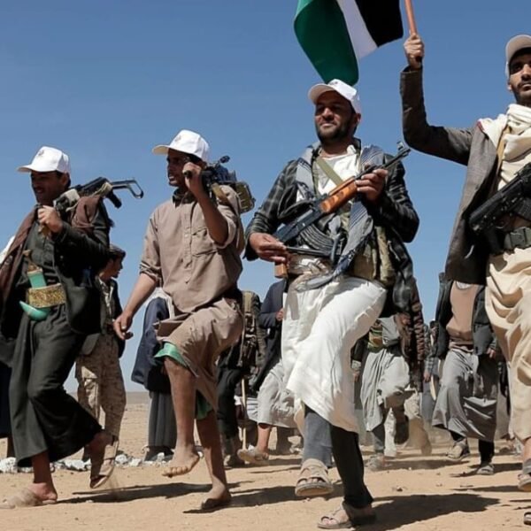 Yémen : L’offensive des Houthis provoque…