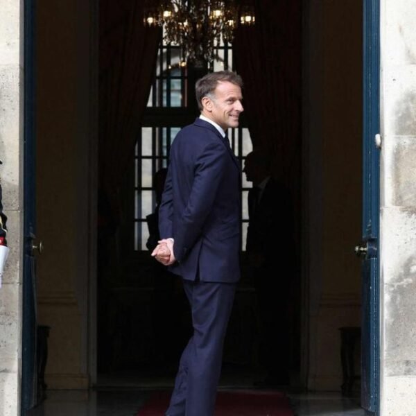 Macron convie les chefs de parti…