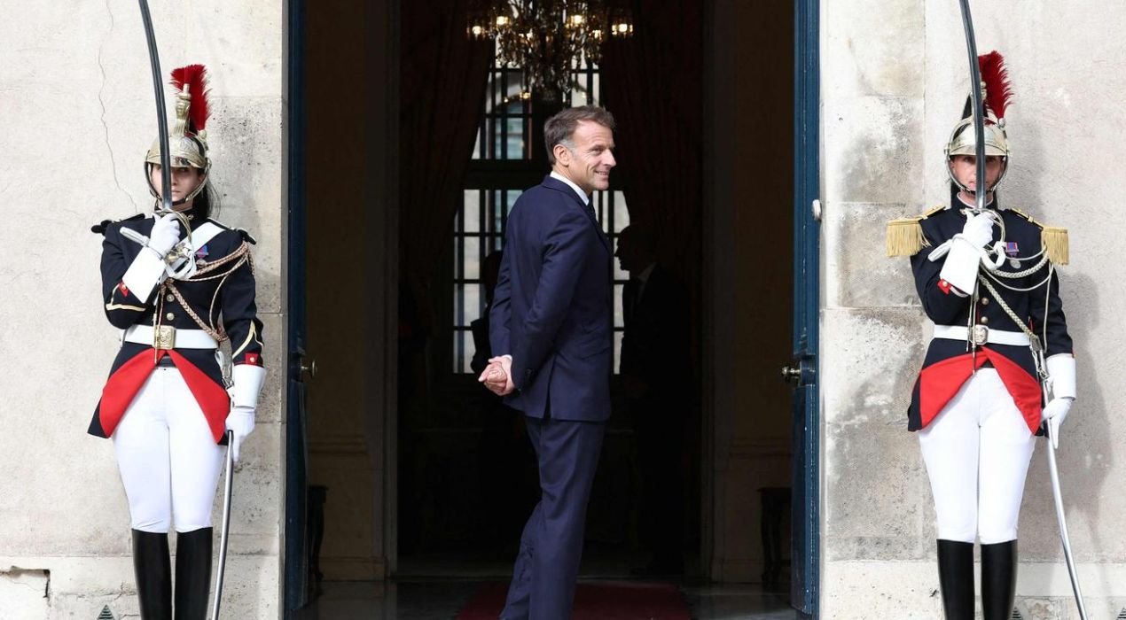 Macron convie les chefs de parti sur les crises mondiales