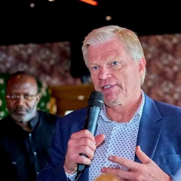 Oliver Kahn à Douala : Du sport…