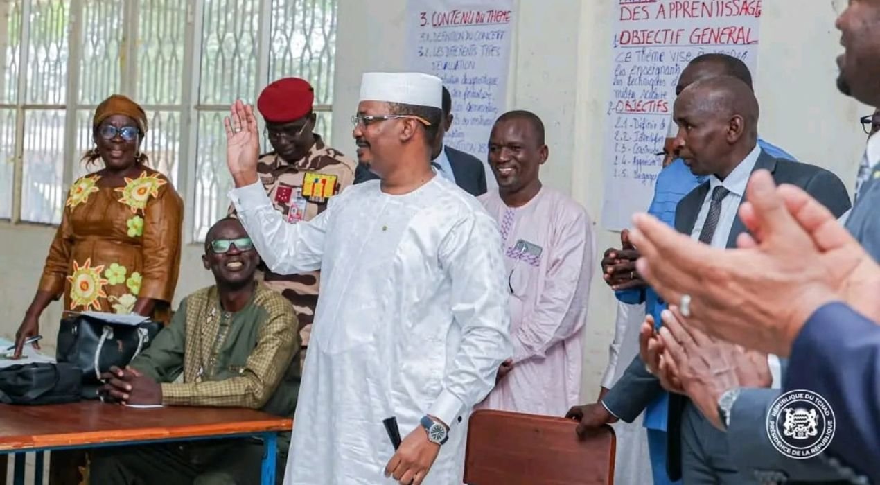 Tchad : Idriss Déby inspecte les écoles avant la rentrée