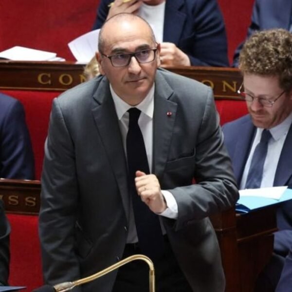 UE : Le Parlement adopte une…