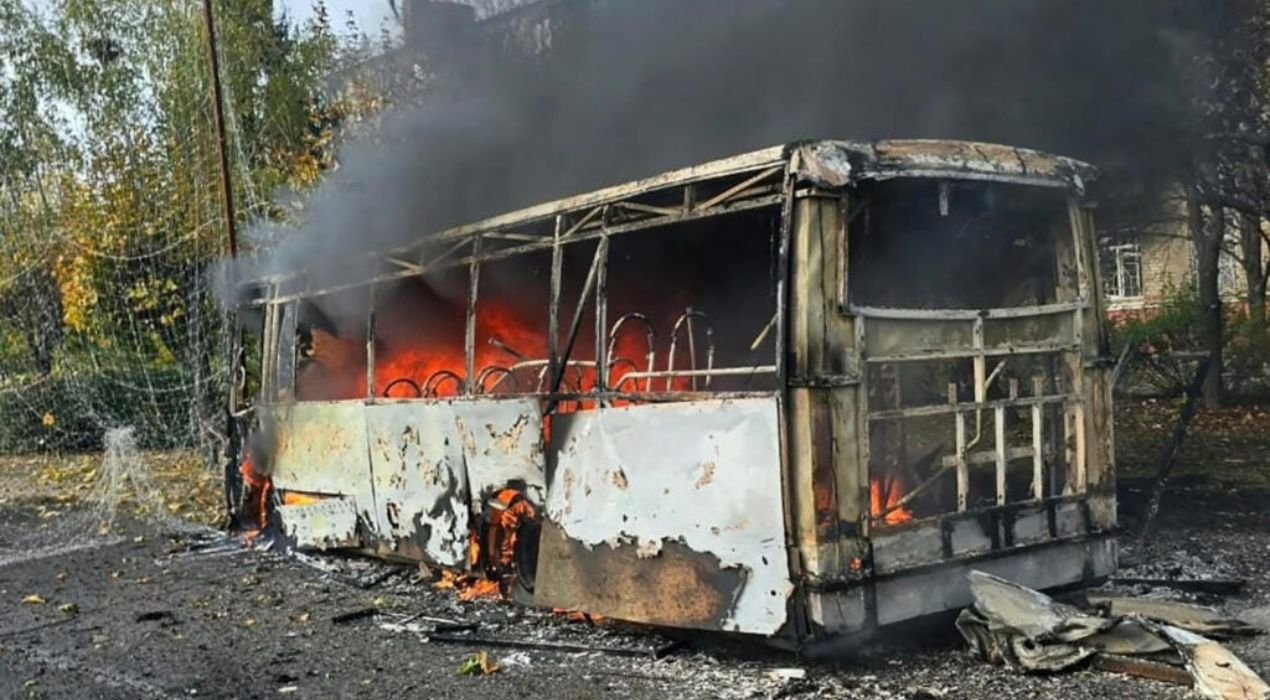 Ukraine : Trente morts dans une frappe russe sur deux bus