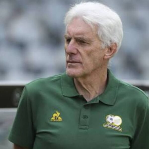 CAN 2025 : Broos soutient le…