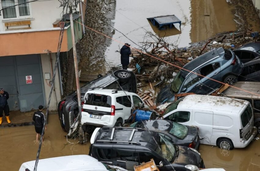  Istanbul : Des pluies record font trois morts et cinq disparus