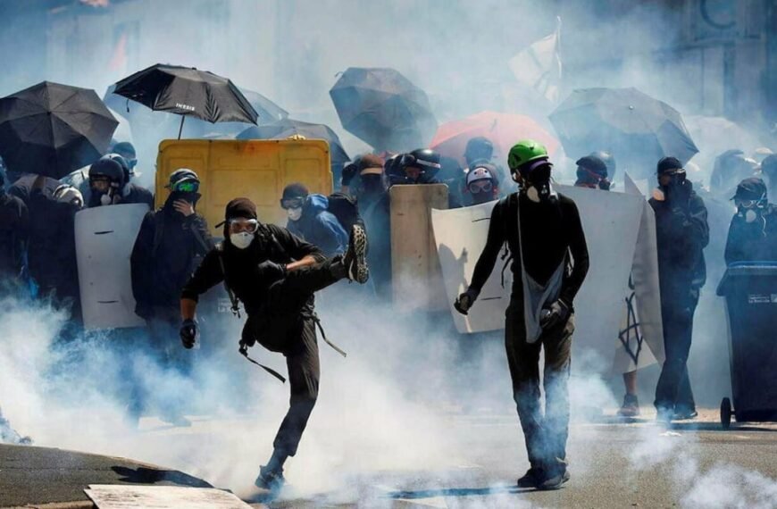 Italie : 100 000 manifestants à…