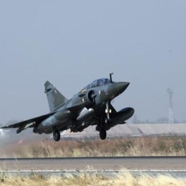 Tchad : Paris redéploie ses Mirage, une…